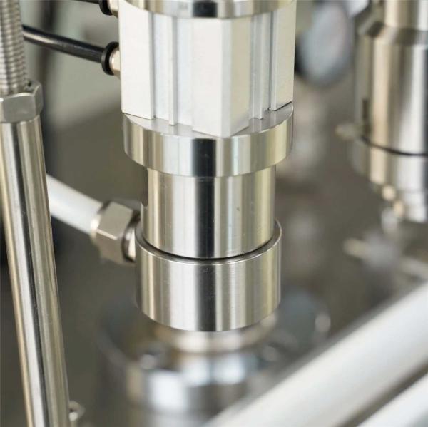 Machine de remplissage automatique de canettes d'aérosol