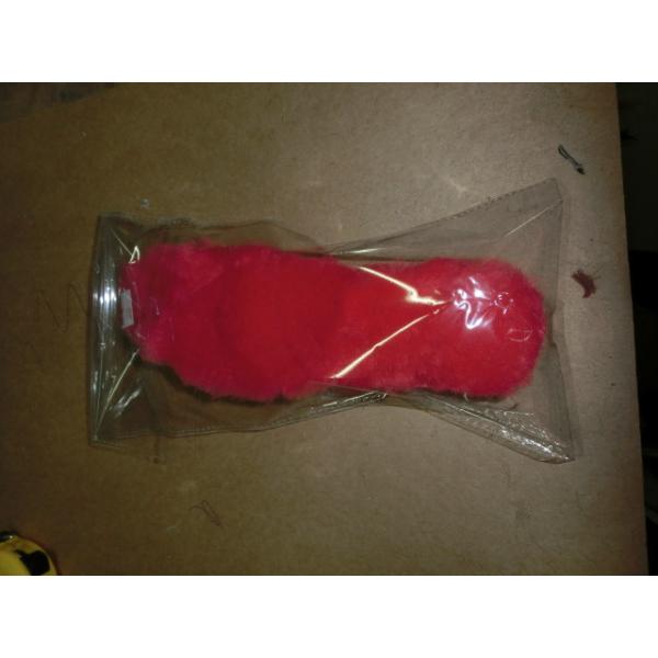 La peau de mouton naturelle est rasée, les semelles intérieures sont humides