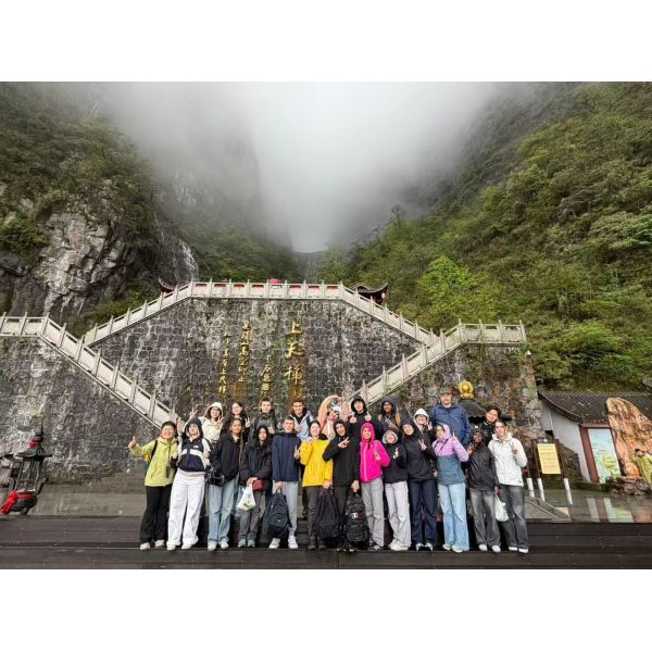 Zhangjiaiie travel/5-Day 4-Night Zhangjiajie Group Tour Guide | Zhangjiajie , Avatar Scenic Area, Tianmen Mountain, Tianmen Cave, Furong Ancient Town, Fenghuang Ancient City and Xiangxi Miao Village