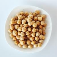 La nutrition élevée de casse-croûte sains a rôti les pois chiches salés/le casse-croûte sec croquant de saveur poivre noir