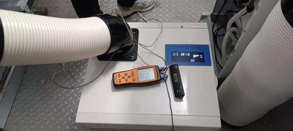 Fuente de alimentación AC Pequeño aire acondicionado 680KW Potencia de refrigeración nominal y ventilación de manguera única