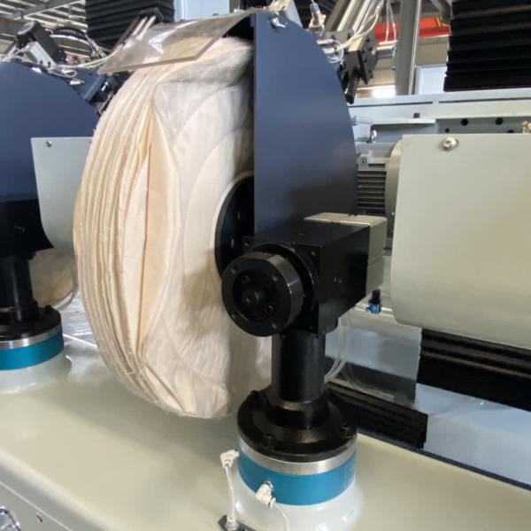 Machine de polissage de robinets à commande PLC à 3 axes pour poignée en fonte de zinc