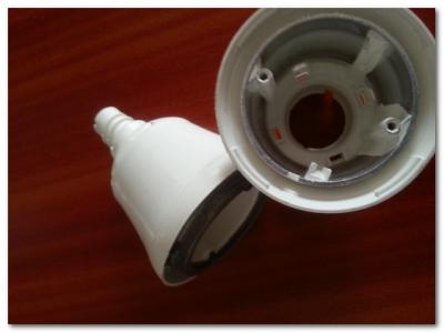 plástico condutor térmico branco TCP100-50-06A do nylon 50MPa de 5W /mK com capacidade excelente do molde para a iluminação do diodo emissor de luz
