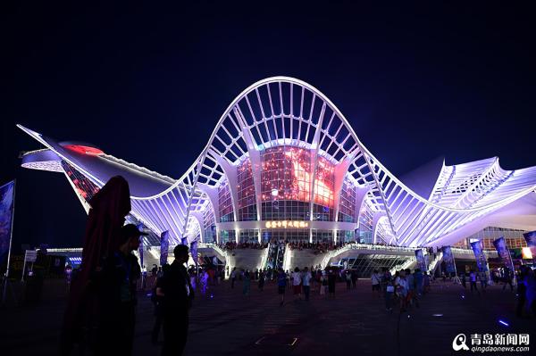 P25 Outdoor Grille Building Facade LED Transparent Screen 7200CD/Sqm