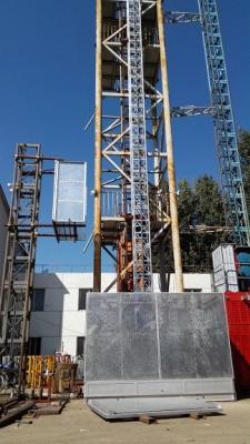 Única grua 21m/Min Exterior Construction Elevator do material de construção do mastro