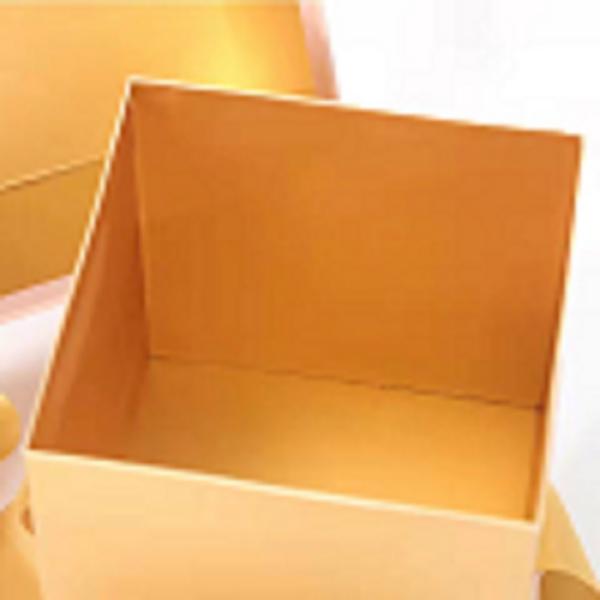 Уникальная упаковка бутылок с парфюмерией с отдельной крышкой и подарковой коробочкой