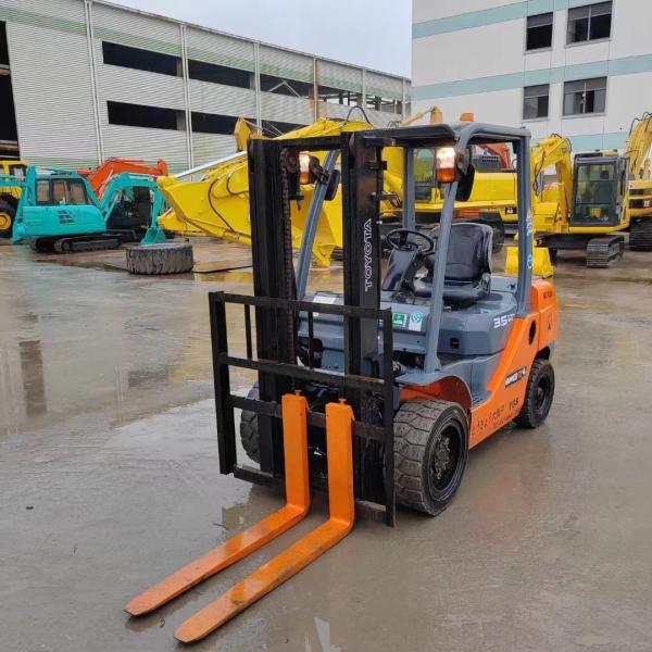 Mini Toyota 3.5 Ton Diesel Forklift Used With Solid Tyre Original Japan