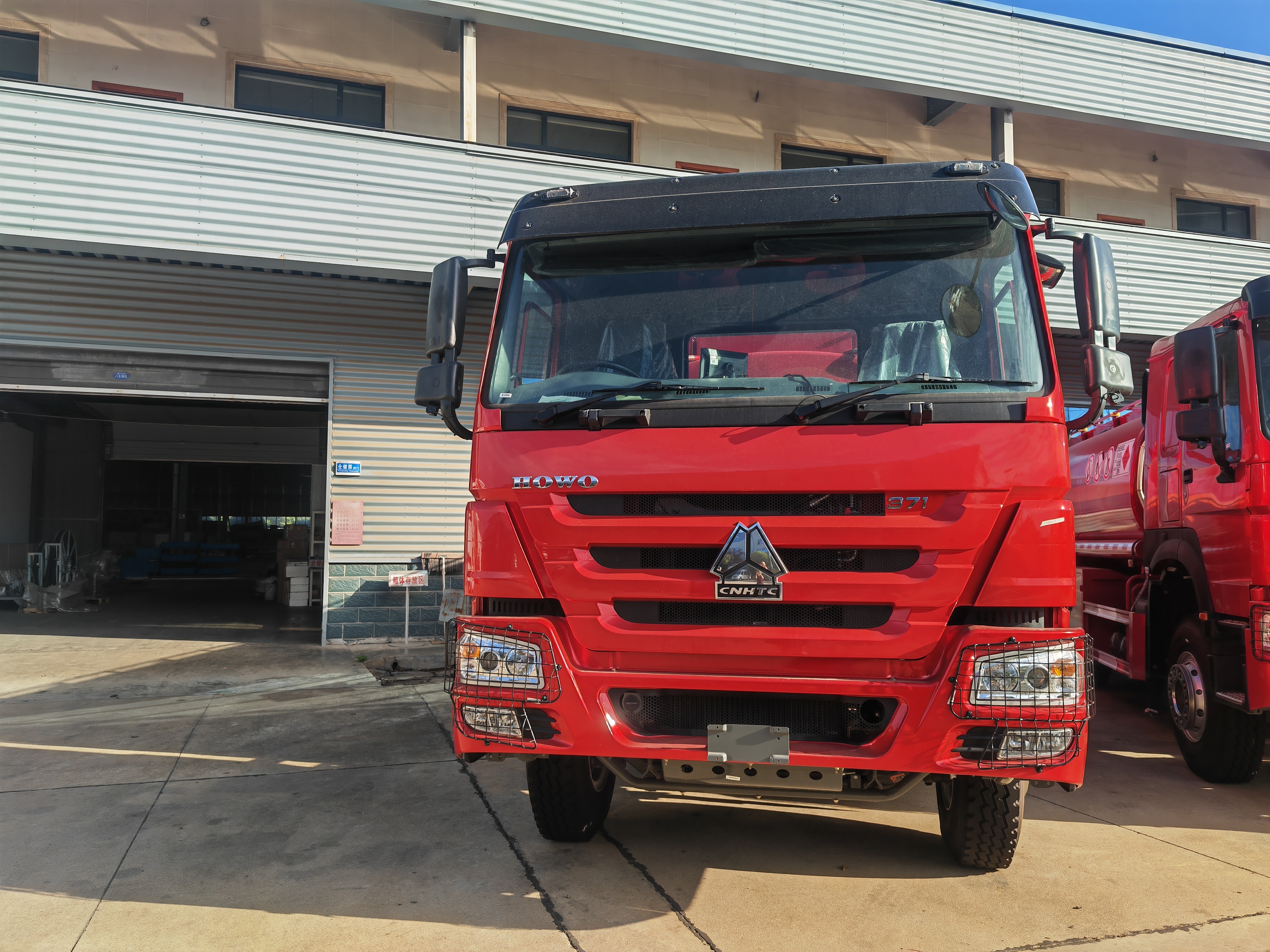 HOWO 371 HP 6×4 18,000L Fuel Tanker Truck with Fuel Dispenser