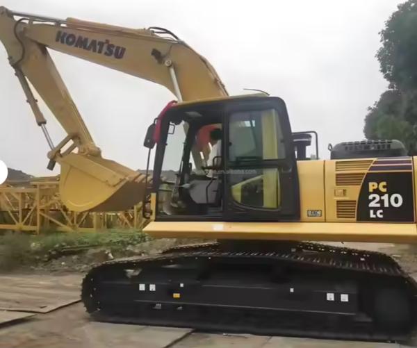 Used Komatsu PC200-8  Crawler Excavator with Engine 200 & 220 Hook Machine