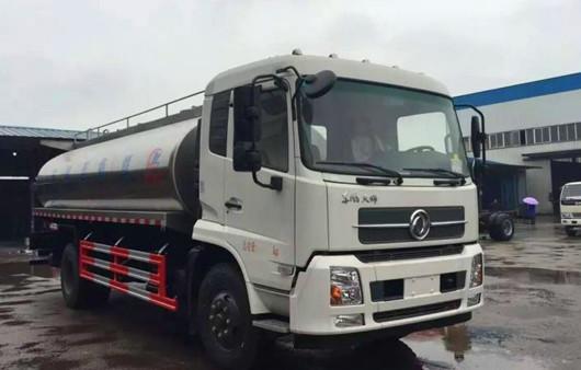 Dongfeng Fresh Milk Delivery Truck , Milk Tanker Truck For Milk Transportation