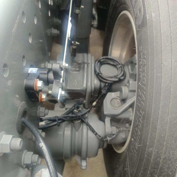 Torque Engine Diesel Tractor Truck with GCC Tire Certification and ≤5 Seats