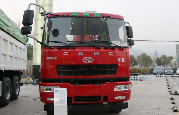 Camion lourd Valin 31 tonnes 390 chevaux 8X4 avec grue