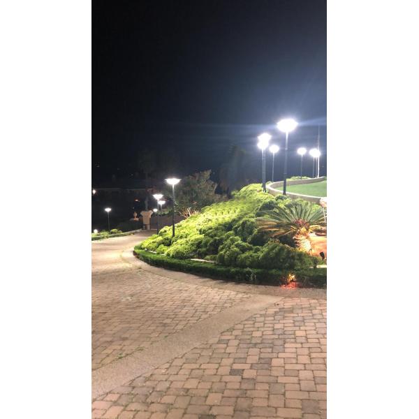 360 Degree Lighting 135LM 420WH 12.8V Battery Solar Powered Road Lights
