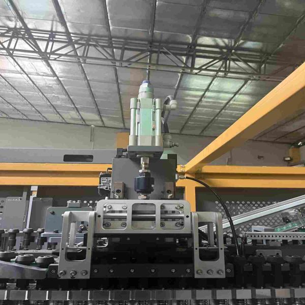 Fully Automatic PET Plastic Water Bottle Molding Machine For Pure Water Production