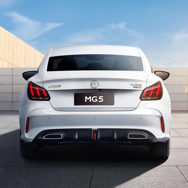 E-mark Sedan MG5 Car 180km/h Speed 6L/100km Consumption Safe Airbags 2680mm Wheelbase