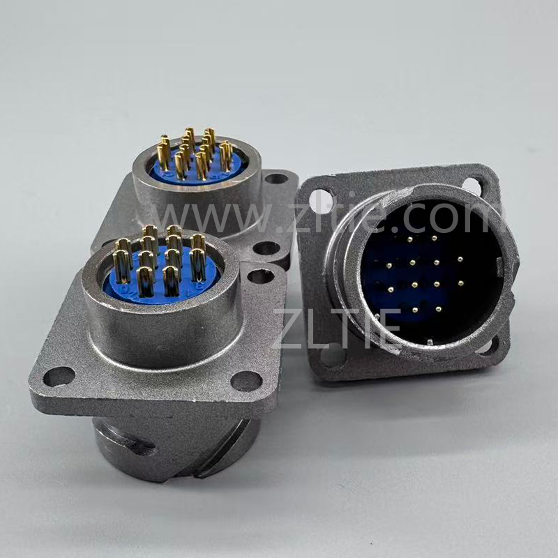 FQ18 Series 12-Pin Square Flange Male Socket