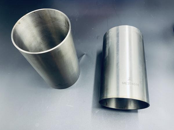 4M40 Mitsubishi Diesel Engine Part Engine Cylinder Liner 93*98*167mm FS204016