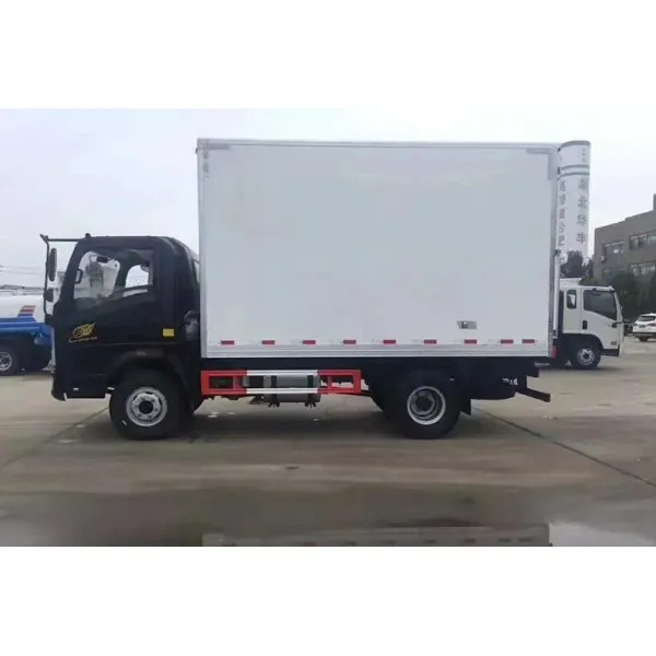 HOWO 4 Ton 5 Ton Refrigerated Truck For Transport Frozen Fish / Meat