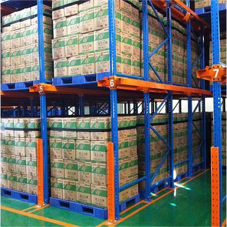 Densidade de aço Q235 Drive em vigas de estantes de paletes com superfície pintada eletrostática epoxi adaptada