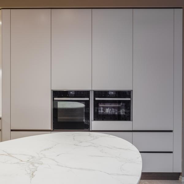 Luxury Melamine Kitchen Cabinet Custom Modern Design HMR Core Particle Board