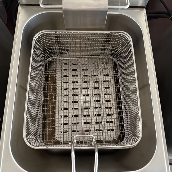 Commercial Electric Deep Fryer with Stainless Steel Construction 10L Capacity and Adjustable Thermostat