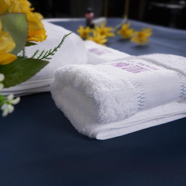 100% Cotton Luxury Hotel Towel Set Custom Embroidered Logo Hotel Spa White Bath Towel