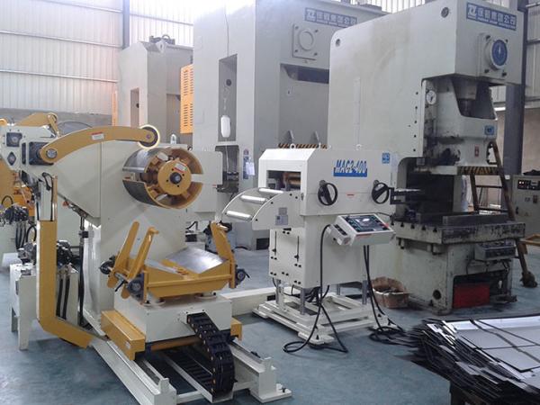 Heavy Material Rack Leveling Decoiler Straightener Feeder Auto Parts Stamping Processing