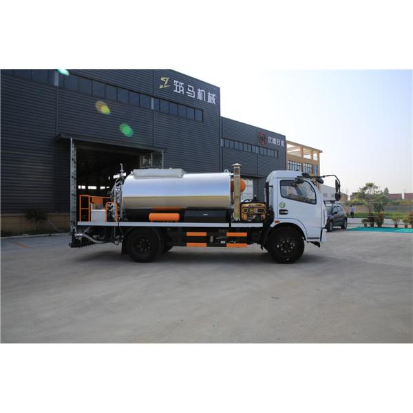 HOWO 4000L Asphalt Construction Equipment Covered With Stainless Steel Sheets