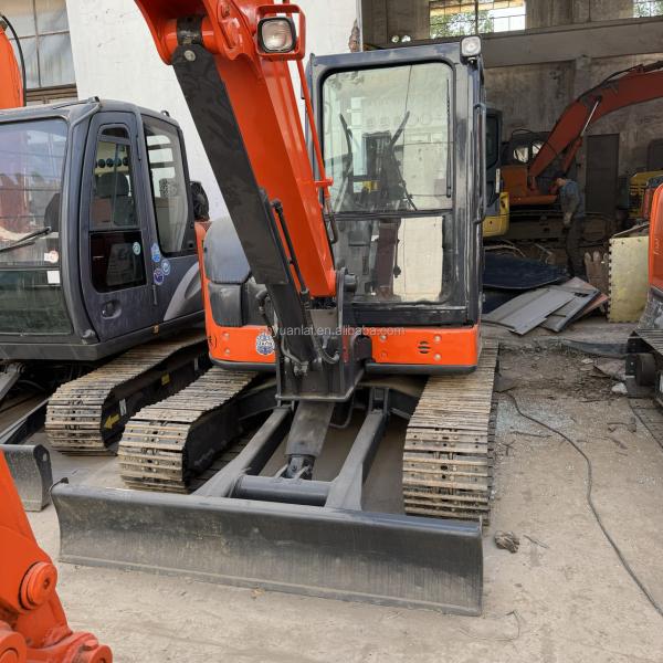 Originale Hitachi ZX68USR Excavateur 6380kg Caterpillar Mini Digger ZX60 Excavateur d'occasion