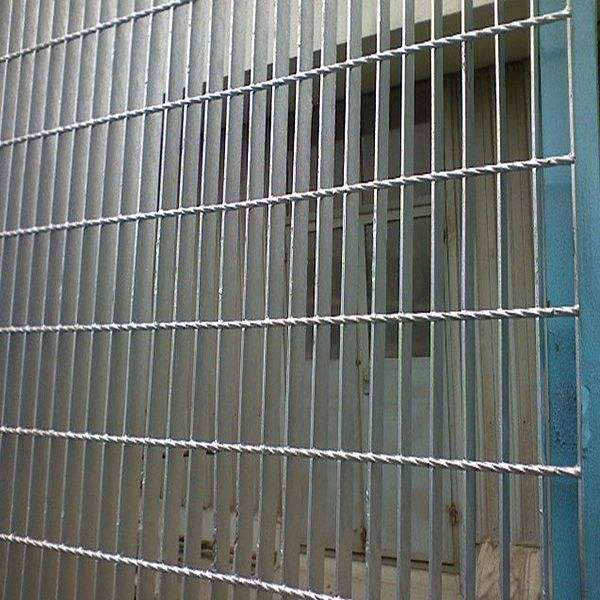 Погружение Q235 углерода стальное горячее гальванизировало сваренную сетку ограждая подгонянную решетку
