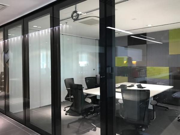 Paredes de separação de dobramento operáveis de vidro dos divisores de sala menos então altura de 3M