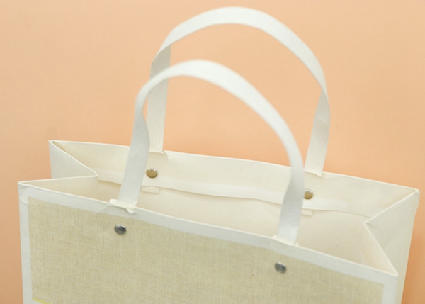 White Kraft Shopping Bags Color Printing With Metal Pin Multifunctional