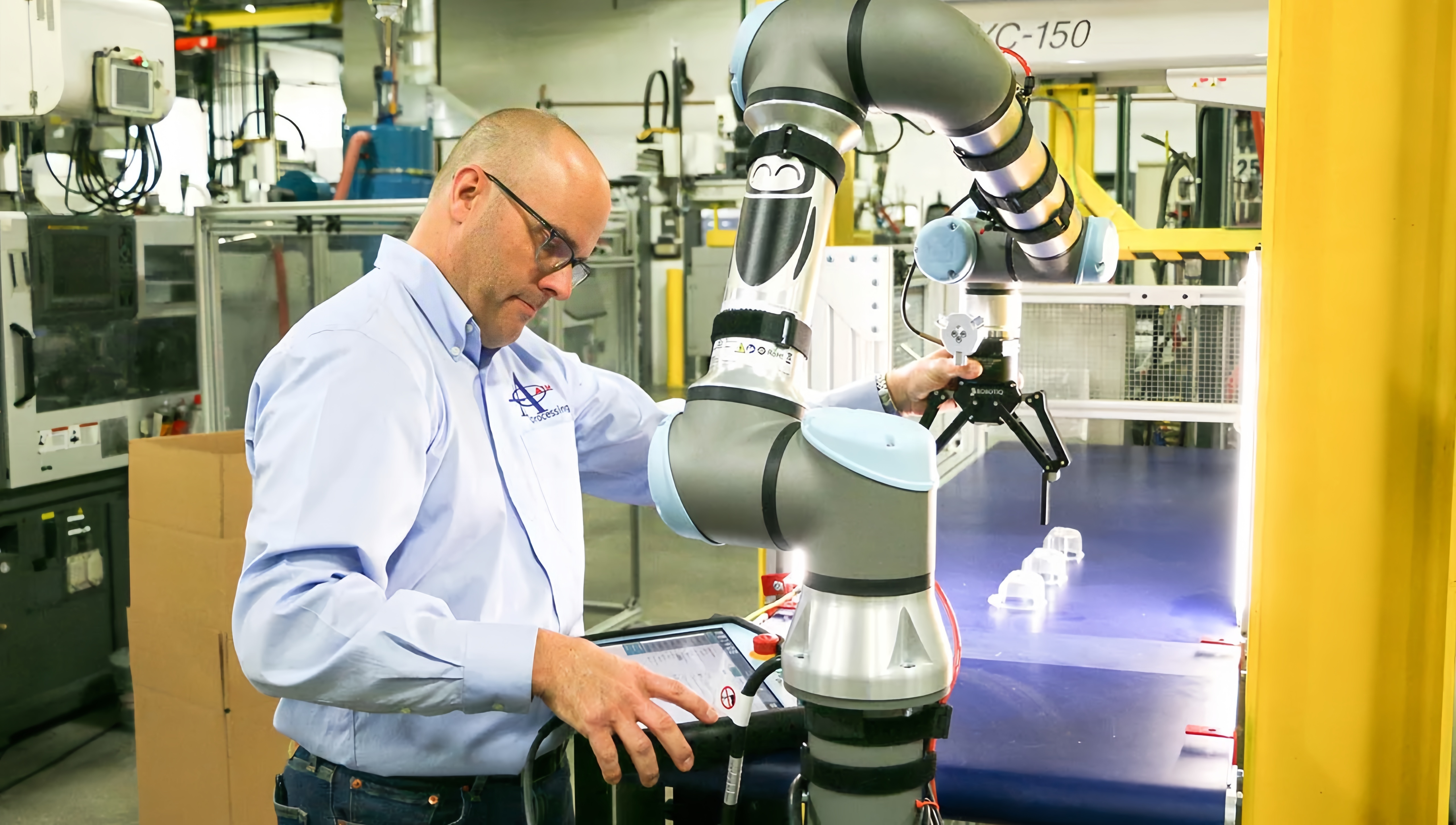 Desktop UR3e Cobot 3kg Payload Compact Benchtop Robot 360° Wrist Rotation Agile Manufacturing for Light Assembly PCB Tasks
