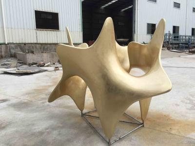 Revestimento de superfície pintado dourado de 2 estátuas do jardim do bronze do comprimento do medidor