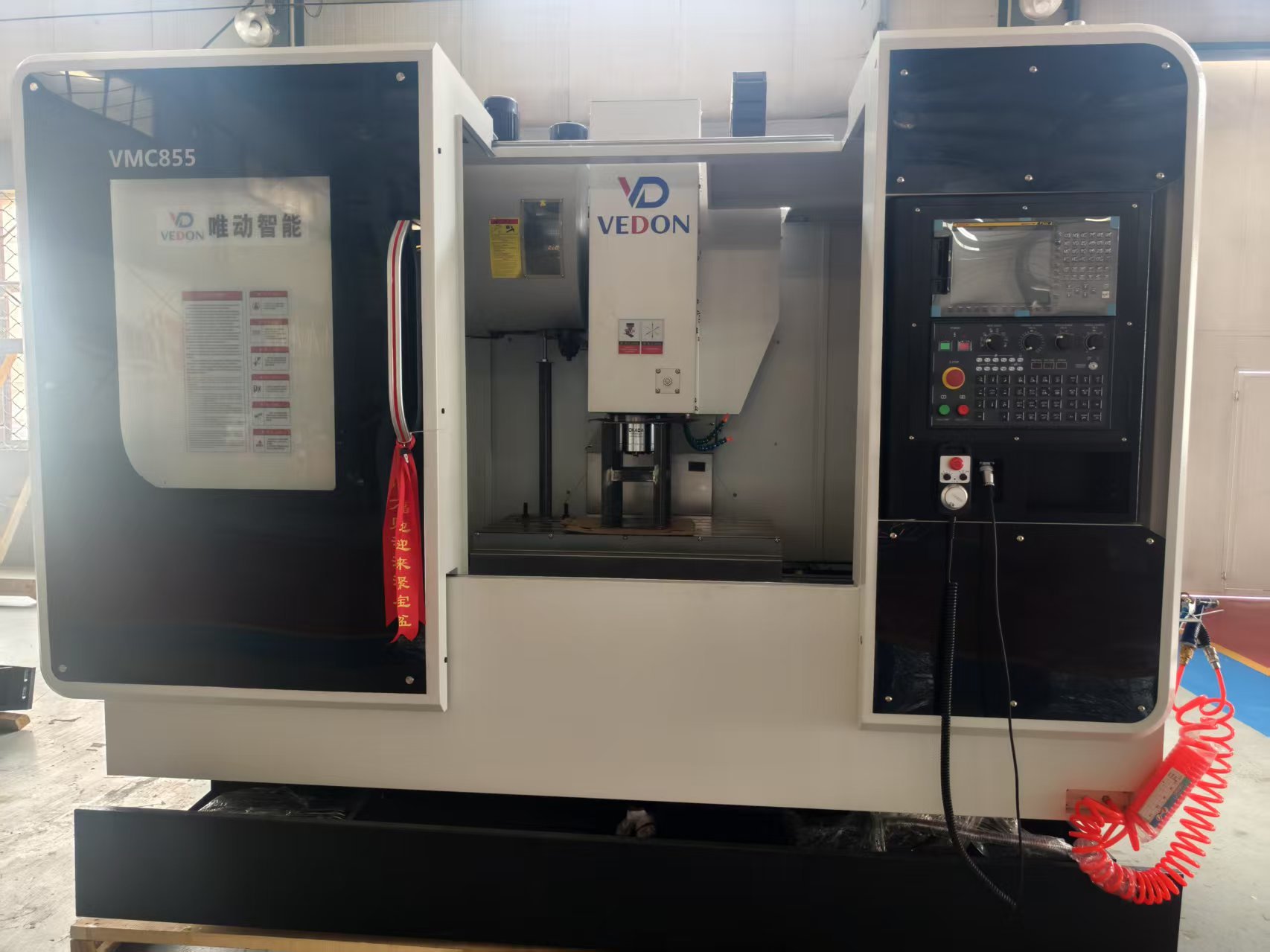 VMC855 3‑Axis Vertical CNC Machining Center BT40 Spindle 24‑Tool Disc Tool Magazine Metal Milling Machine For Mold & Auto Parts Processing