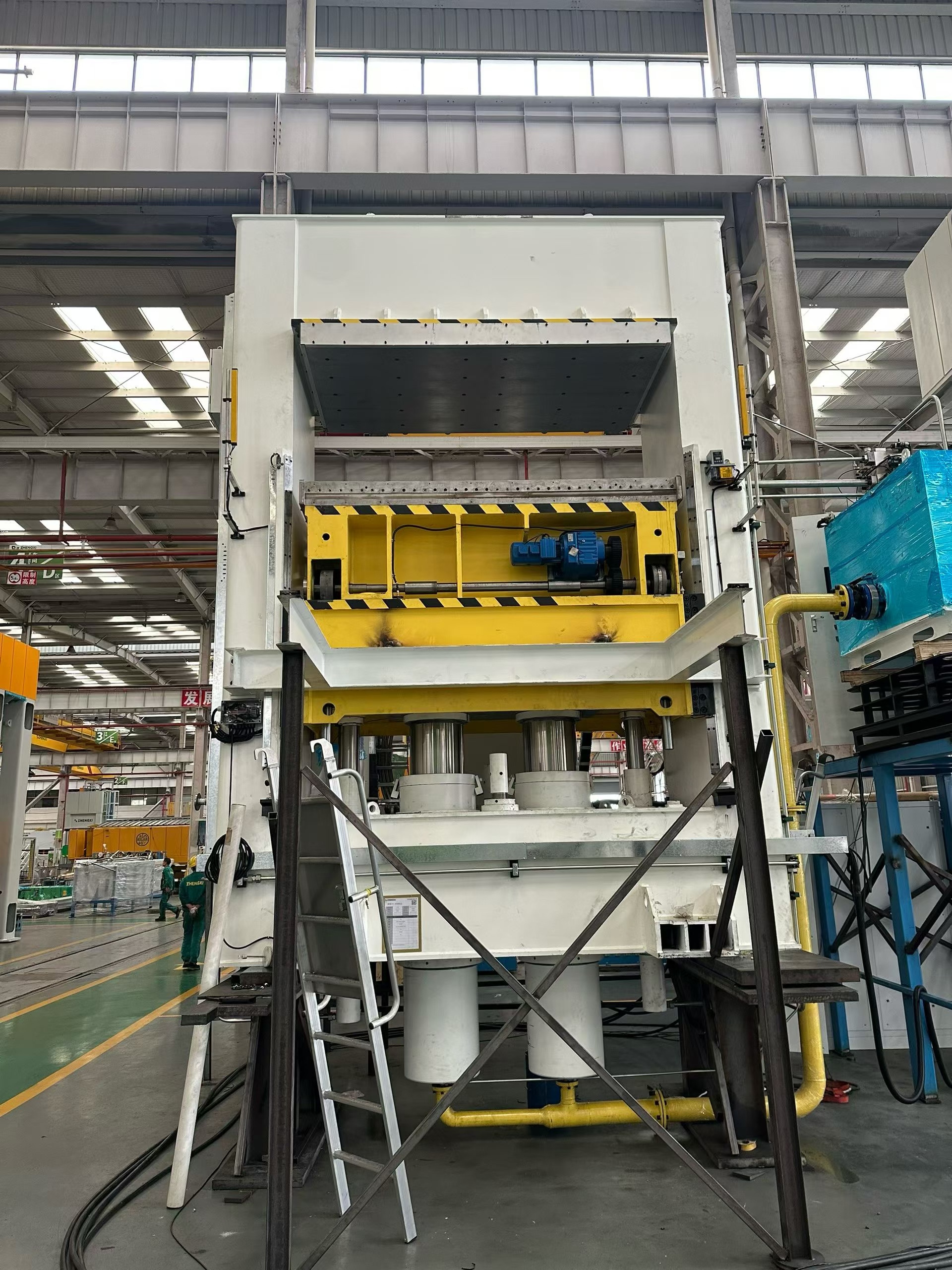 Professional  Four-column Three-beam Hydraulic Press Pump Large Platform Automotive Interior Molding High Motor Bearing Gear