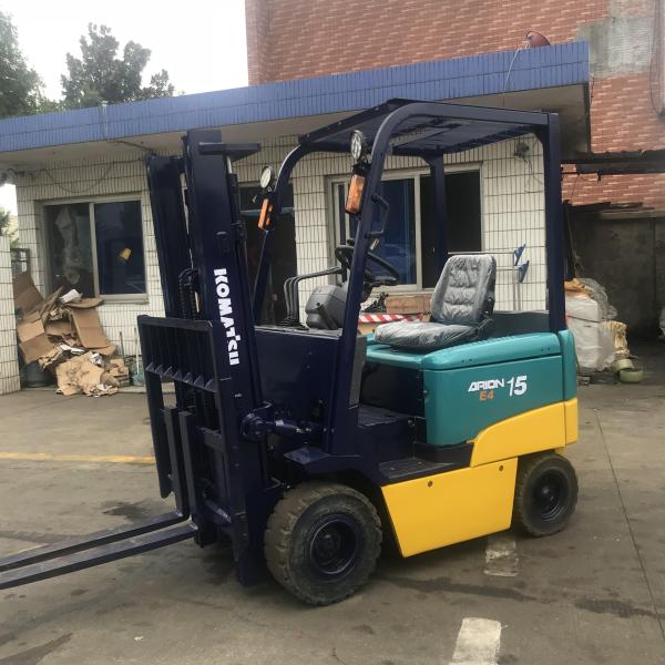 Komatsu 1,5 toneladas de elevadora eléctrica usada amarilla y verde para la manipulación de materiales industriales