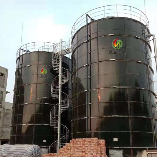 Reator anaeróbico de UASB na fábrica de tratamento do biogás e do desperdício
