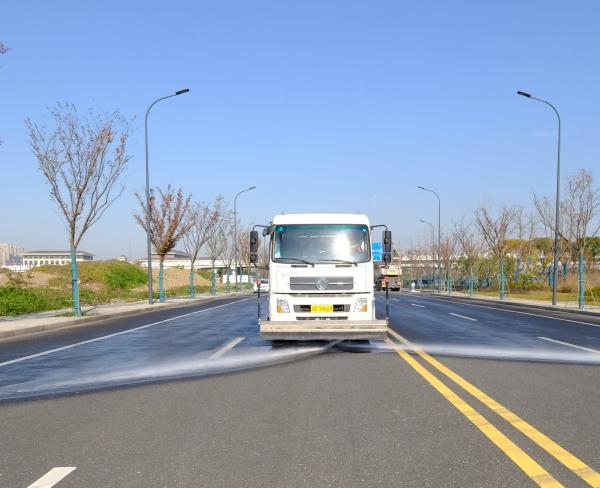 18tons Water Tank 10m3 Road Maintenance Truck With D6.7NS6B230 Engine