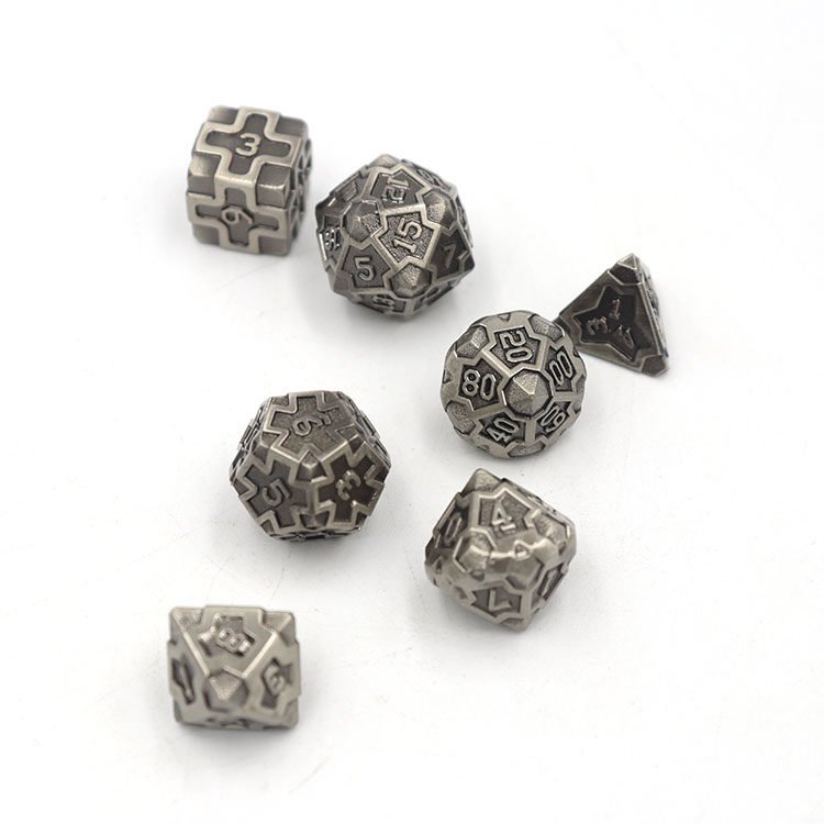 Zinc Alloy Metal Dice Set with Customized Logo and 16-22mm Size for DND Games