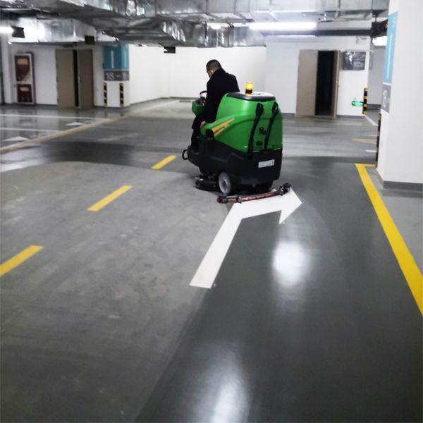 DQX86B Floor scrubber rear-wheel drive for uphill surfaces CE certified