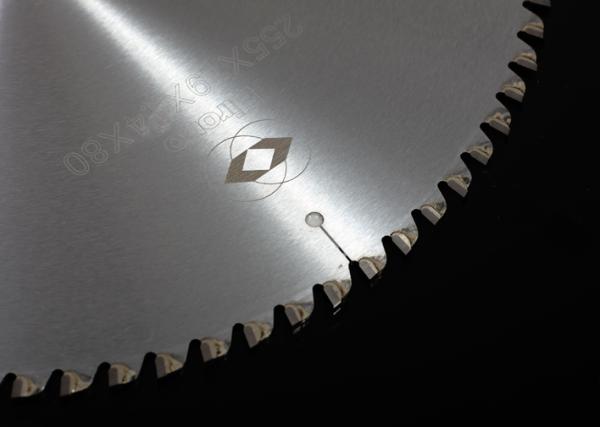 O corte fino feito sob encomenda do metal considerou as lâminas/Sawblades circulares frios 255mm