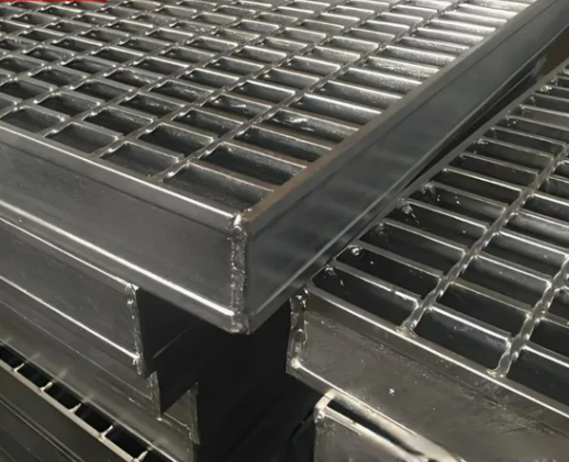 30X100mm Galvanized Steel Heavy Duty Walkway Grating for Outdoor Steps and Platforms