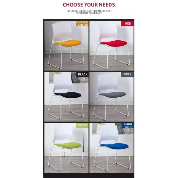 Ocio apilable de las sillas de los Pp del marco metálico al aire libre detrás que cena la silla