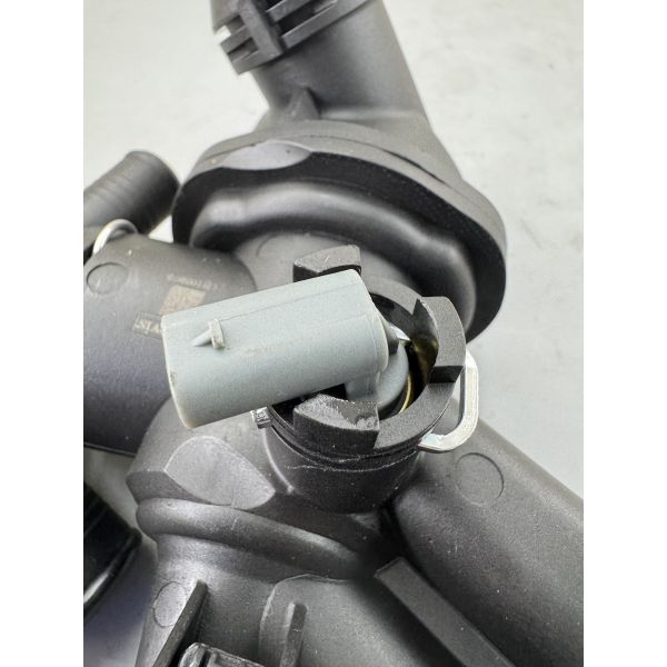 High-quality thermostat assembly LR105975 LR073694 JDE40346 suitable for diesel 2.0T cooling system accessories engine coolant thermostat LD13668