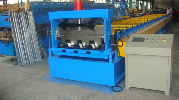 sobre o rolo 8ton que forma o equipamento para o painel 7.5KW 380V 50Hz do Decking do assoalho