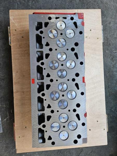 5271866 Cylinder Engine Head Assembly Model ISF3.8 Cummins Cylinder Head