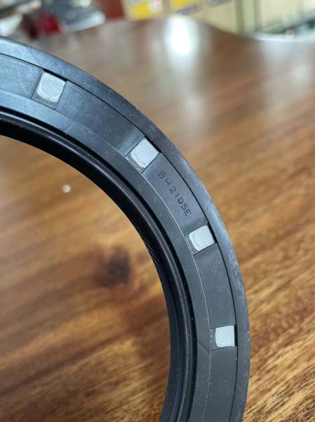 Isuzu 6SA1 6SD1 Valve Guide 1-11721-008 4BG1 Oil seal 1-09625320-0 BH2195E