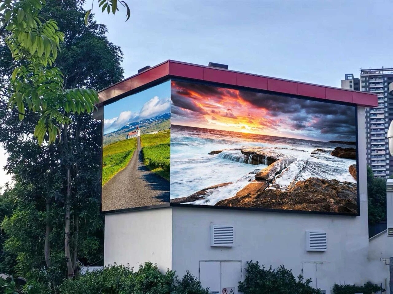 Commercial Large Outdoor LED Display Screens 90° Right Angle Splicing