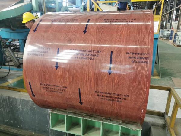 Alumínio pré-pintado para aplicações interiores e exteriores